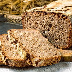Aromatische-Roggenmischbrot_AdobeStock_211121521-wb